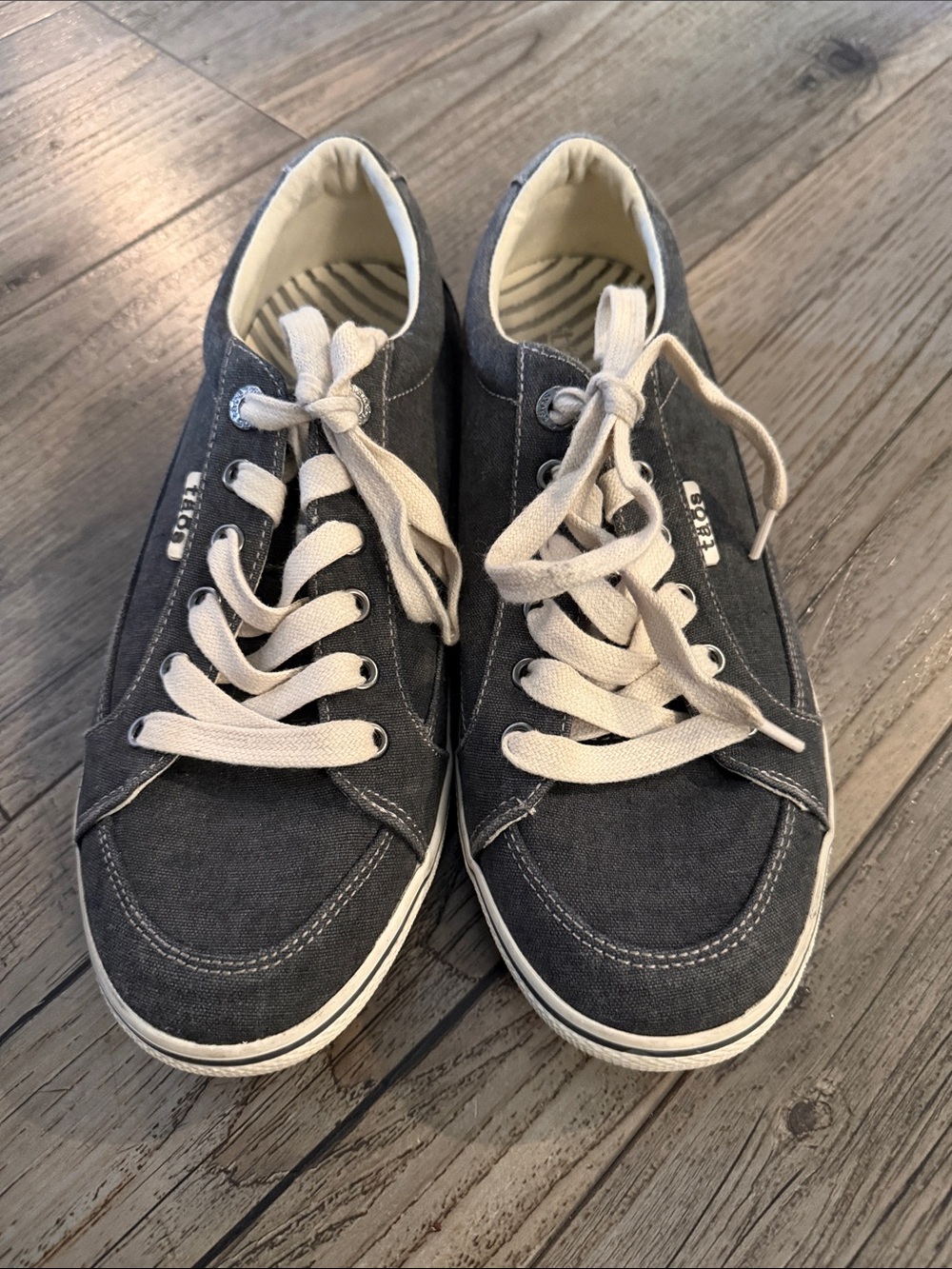 Taos Footwear Charcoal Canvas Low-Top Sneakers with Cream Laces